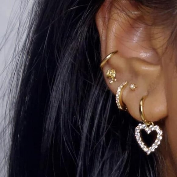 Random Fashion Cuff Earrings Set - Picture 4 of 4